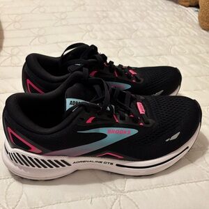 Brooks Adrenaline 23 Size 8